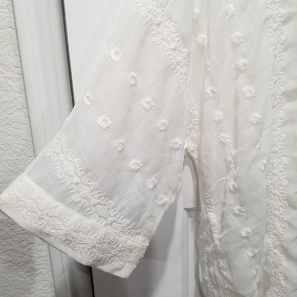 Olive and Oak White Sheer Eyelet Full Shoulder Front Blouse Popover Size S NWT - Picture 8 of 8